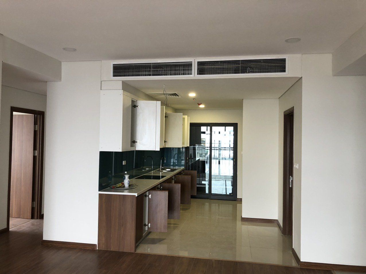 Bán căn hộ chung cư 302 Discovery Complex diện tích 255,6m2/3PN ban công hướng Bắc, cửa Nam